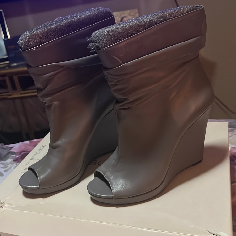 Women BCBG wedge boot